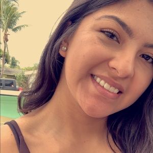 Meet your Posher, Gabriela